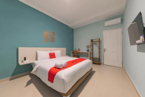 RedDoorz Plus near Surapati Core